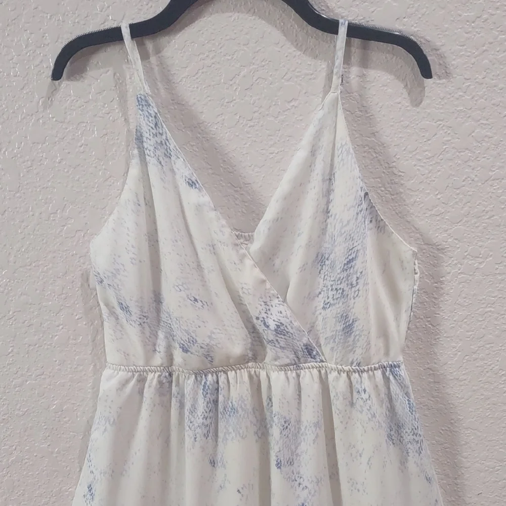Sim & SamWhite and Blue Sleeveless Dress - Picture 4 of 17